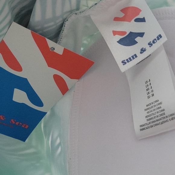 NEW! SUN & SEA Lace Up Tropical Print One Piece Swimsuit 8. - Picture 5 of 6